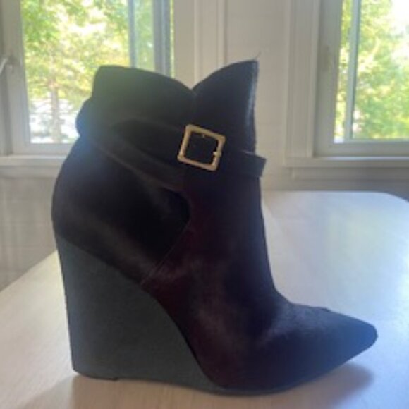 Burberry Wedge Ankle Boot. Color : Chocolate. Size 8US 38UK. - Picture 4 of 9